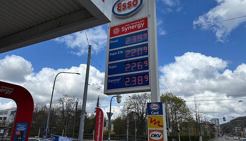 Ganz so teuer wie Anfang April sind die Spritpreise in Heilbronn nicht mehr.