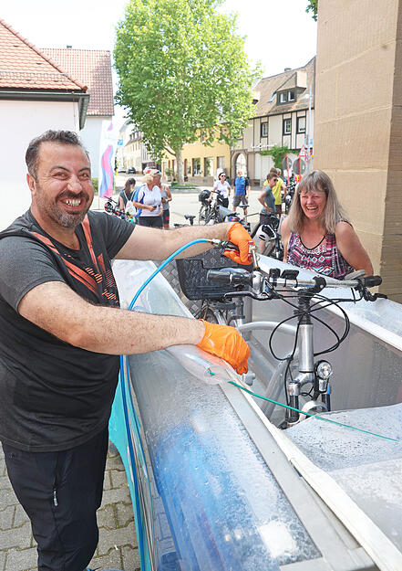 Nach der Wäsche glänzt der Drahtesel wieder.