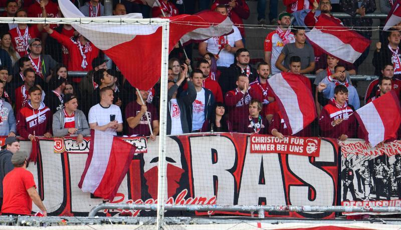 Die Fans von Jahn Regensburg m&uuml;ssen k&uuml;nftig ohne Investor auskommen. Foto: Uwe Anspach