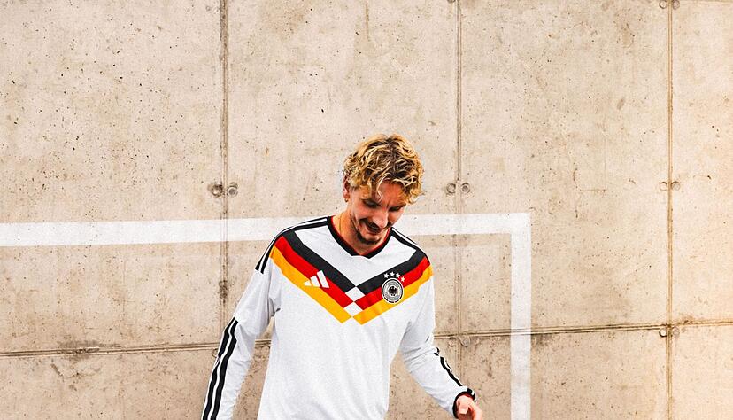 Großer Fan des neuen DFB-Trikots: Stürmer Nick Woltemade.