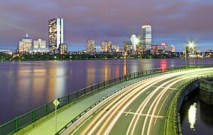 Der Memorial Drive am Charles River in Cambridge ist f&uuml;r die Firma PPS der Weg in die Zukunft. Foto: Eric Hill (CC BY-SA)