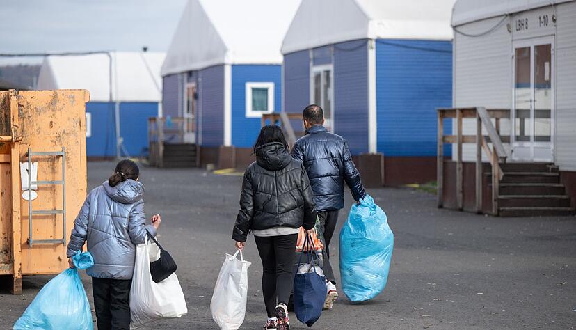 Die Unterbringung einer größeren Zahl von Asylsuchenden in Gemeinden mit wenigen Einwohnern sorgt mancherorts für Spannungen. Die Unterbringung einer größeren Zahl von Asylsuchenden in Gemeinden mit wenigen Einwohnern sorgt mancherorts für Spannungen.