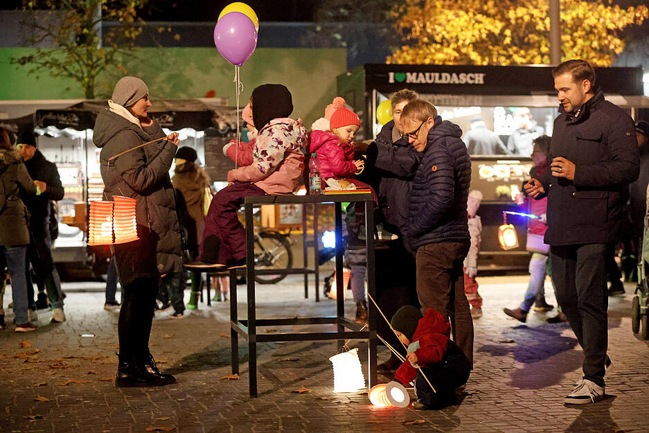 Der Bollwerksturm erstrahlt im Licht unzähliger Laternen. Der Bollwerksturm erstrahlt im Licht unzähliger Laternen.