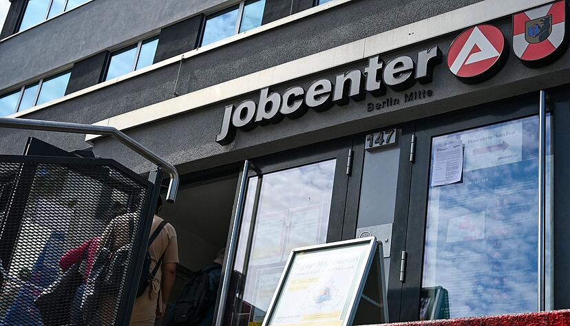 Für die Jobcenter wird sich nach der geplanten Bürgergeld-Reform voraussichtlich einiges ändern. (Symbolbild)