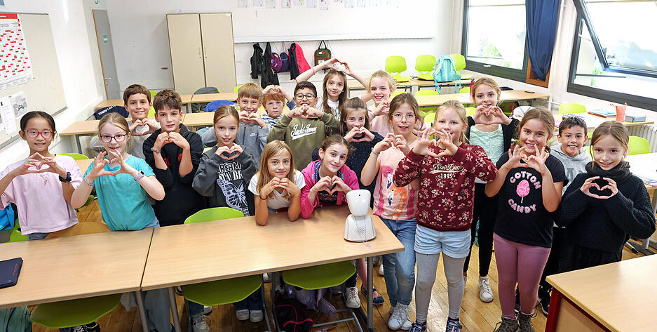 Ihre Klassenkameraden kennt Emma noch nicht persönlich – die Schülerin war aufgrund ihrer Krebserkrankung noch nie selbst in ihrer neuen Schule.