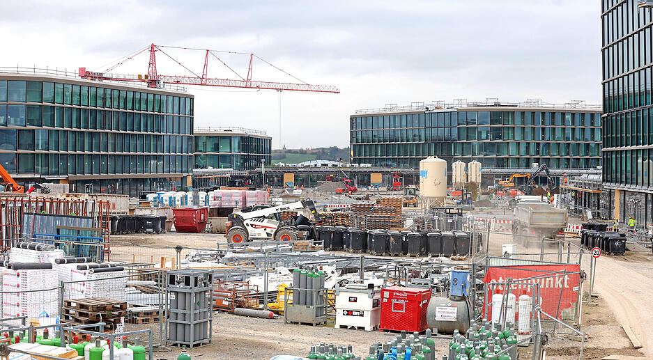 Ende 2026 soll der erste Bauabschnitt mit fünf Gebäuden fertig sein. Ende 2026 soll der erste Bauabschnitt mit fünf Gebäuden fertig sein.