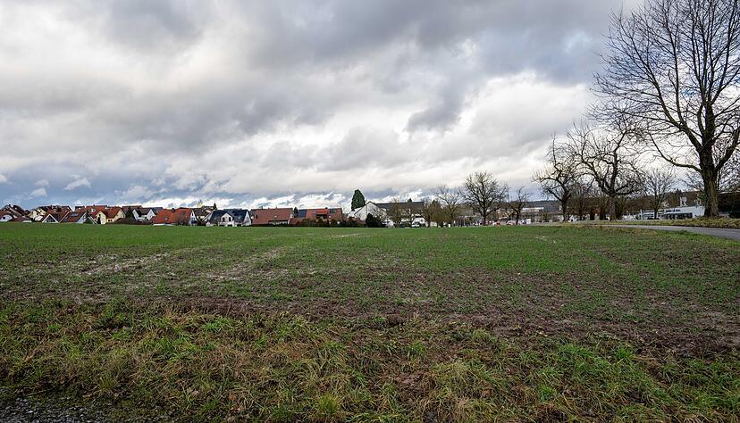 Im Anschluss an die &bdquo;Breit&auml;cker&ldquo; in Willsbach sollen an der B39 k&uuml;nftig ein Nahversorger sowie der Recyclinghof einen Platz finden.