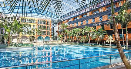 In der Therme Erding k&ouml;nnen Besucher am Wellenbad &uuml;bernachten: Auch in Sinsheim sollen zwei Hotels Zug&auml;nge zur Freizeitanlage des Friedrichshafener Architekten Josef Wund erhalten.Foto: Therme Erding