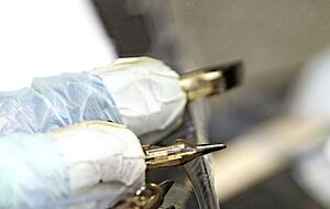 Handwerkszeug: Tätowierern stehen breite und feine Nadeln zur Verfügung. Handwerkszeug: Tätowierern stehen breite und feine Nadeln zur Verfügung.
