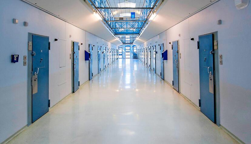 Am vergangenen Samstag klopften H&auml;ftlinge in ihren Zellen rhythmisch gegen die T&uuml;ren. Unbekannte wollen im Gef&auml;ngnis Unruhe stiften. Foto: Archiv/Berger