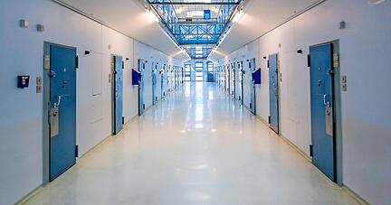 Die Mitarbeiter der Südwest-Gefängnisse – im Bild die JVA Heilbronn – haben zusammen über 340.000 Überstunden. Foto: Berger Die Mitarbeiter der Südwest-Gefängnisse – im Bild die JVA Heilbronn – haben zusammen über 340.000 Überstunden. Foto: Berger