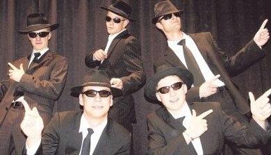 Die Fu&szlig;baller hatten sich in Schale geworfen und bewiesen auf der Jahresfeier, dass sie nicht nur am Ball schnell und elegant sind.Foto: Claudia Burkert-Ankenbrand