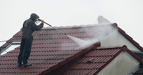 Verst&auml;ndlich, wenn Laien solche Arbeiten nicht &uuml;bernehmen wollen - doch Vorsicht, wenn Anbieter ihre Dienste spontan an der T&uuml;r anpreisen.