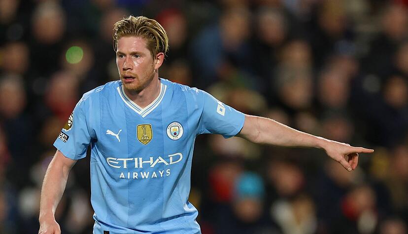 Kevin de Bruyne wird laut Trainer Pep Guardiola Manchester City in dieser Saison nicht verlassen.