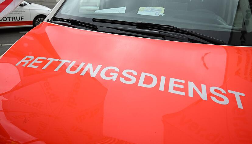 Wer den Rettungsdienst alarmiert, der bekommt in der Regel auch Hilfe vom Rettungsdienst. Doch Fachleute sagen, ein Gro&szlig;teil der Eins&auml;tze sei unn&ouml;tig. Das bringt das System an seine Grenzen.
