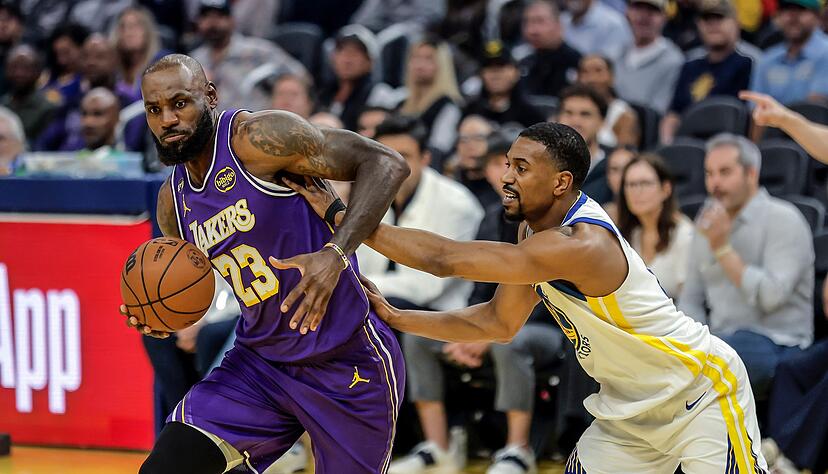 LeBron James (links) führte die Lakers zu einem Sieg bei den Warriors. LeBron James (links) führte die Lakers zu einem Sieg bei den Warriors.