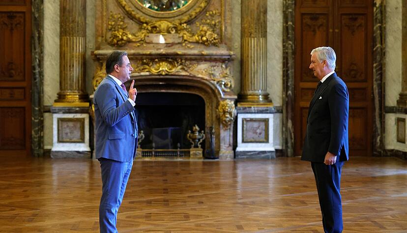 &laquo;Und jetzt an die Arbeit&raquo;, schrieb der neue Regierungschef Belgiens, Bart De Wever, nach der Vereidigung auf der Plattform X.