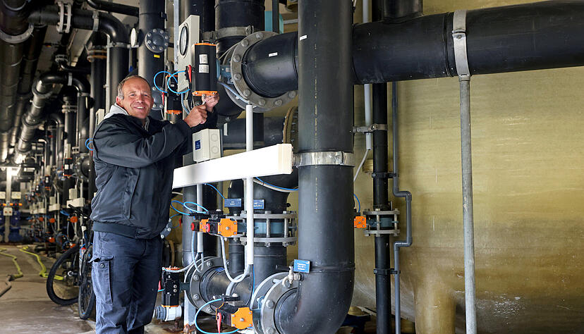 Maik Ullrich überprüft die Technik der Becken und macht kleinere Reparaturen. Maik Ullrich überprüft die Technik der Becken und macht kleinere Reparaturen.