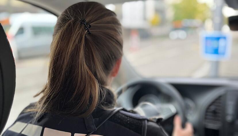 Kriminaloberkommissarin Lea erzählt im Interview, was ihren Beruf wirklich ausmacht. Kriminaloberkommissarin Lea erzählt im Interview, was ihren Beruf wirklich ausmacht.