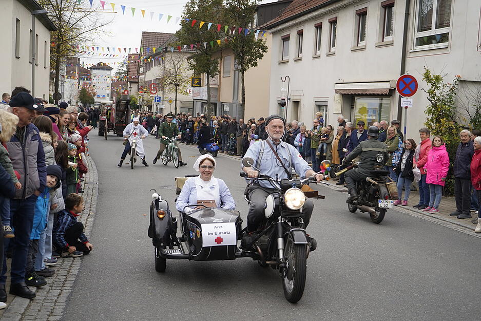 Der Herbstpferdemarkt in Dörzbach am Samstag, dem 2. November 2024, lockte viele Besucher an.