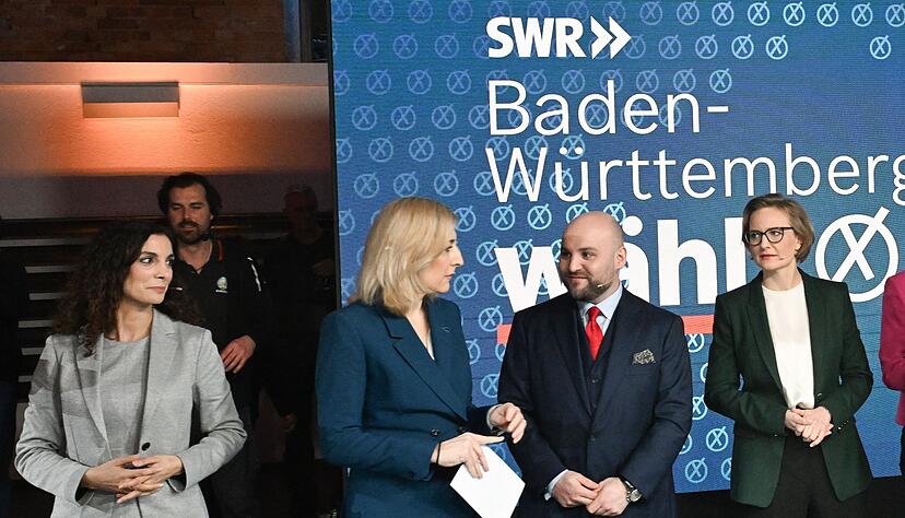 Spitzenpolitiker aus dem Land kamen beim SWR zusammen. Spitzenpolitiker aus dem Land kamen beim SWR zusammen.