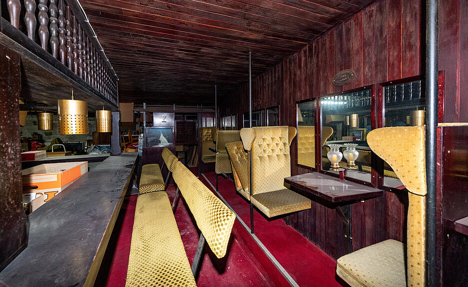 Kult-Disco "Erste Klass" in Heilbronn: Diese Sitzgelegenheiten sind etwas verblichen, könnten einstmals aber golden geleuchtet haben.