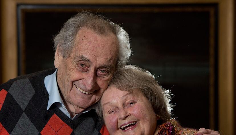 2017 war Schultheiß mit seiner Frau Trudel Wulle im Kinofilm «Laible und Frisch – Do goht dr Doig» zu sehen. (Archivbild) 2017 war Schultheiß mit seiner Frau Trudel Wulle im Kinofilm «Laible und Frisch – Do goht dr Doig» zu sehen. (Archivbild)