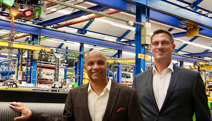 Appal Chintapalli, Geschäftsführer von Stahl CraneSystems, und Thomas Kraus, der Standortverantwortliche in Künzelsau. Appal Chintapalli, Geschäftsführer von Stahl CraneSystems, und Thomas Kraus, der Standortverantwortliche in Künzelsau.
