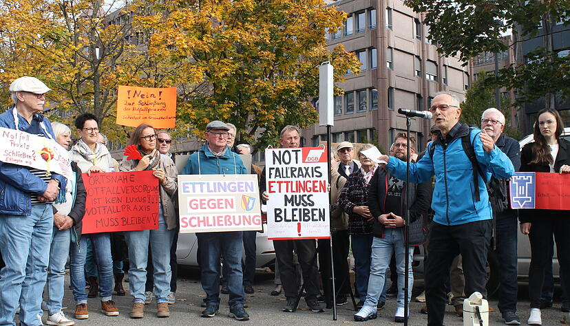 Joachim Esenwein (rechts) aus Güglingen war Organisator und einer der Hauptredner der Kundgebung. Joachim Esenwein (rechts) aus Güglingen war Organisator und einer der Hauptredner der Kundgebung.
