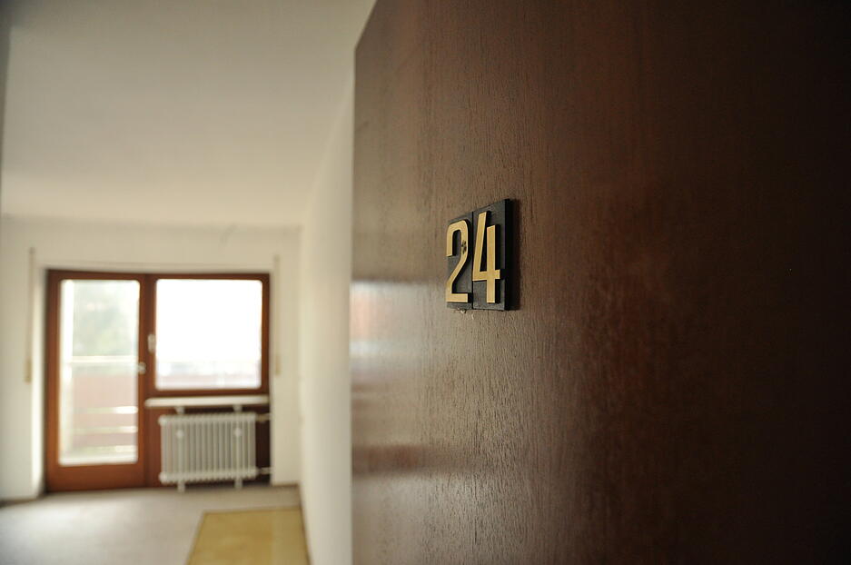 Hereinspaziert: Von Zimmer 24 zeugt das Türschild. Die Inneneinrichtung ist weg.