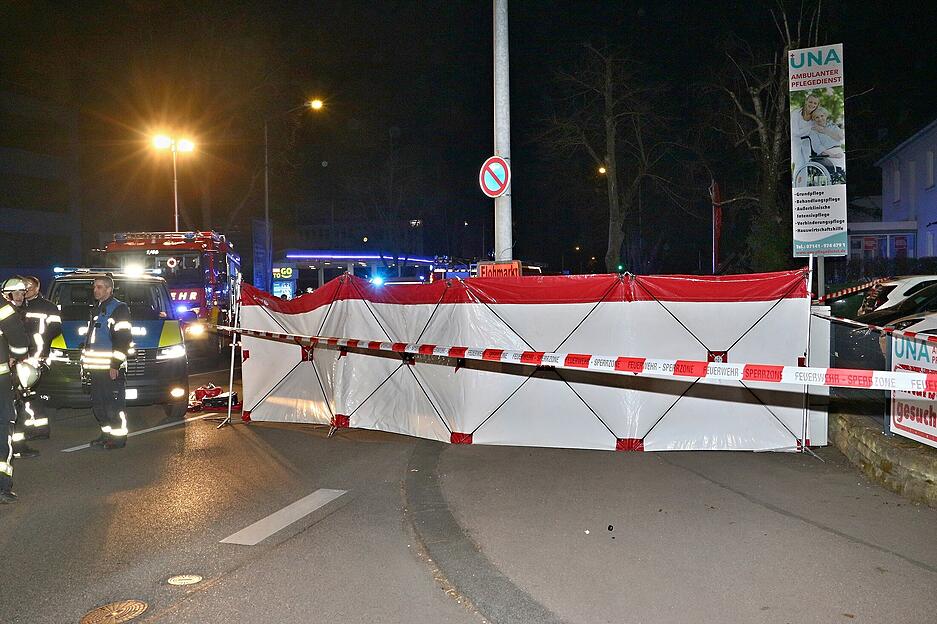 Bei dem schweren Unfall in Ludwigsburg erleiden zwei junge Frauen tödliche Verletzungen.