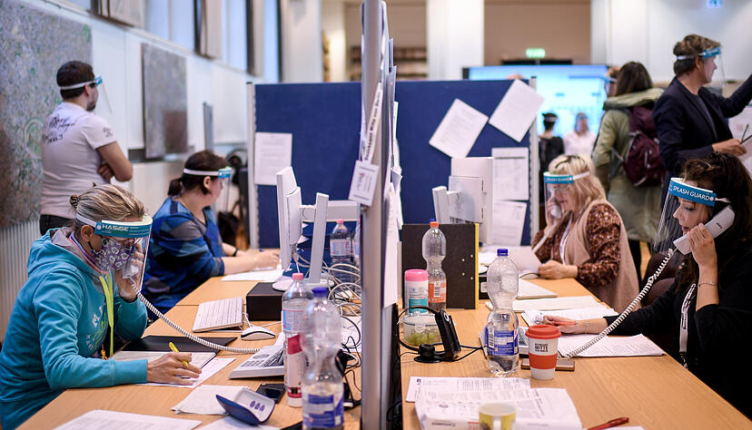 Die Pandemie bringt Mitarbeiter in Gesundheits&auml;mtern an die Grenzen. Foto: dpa