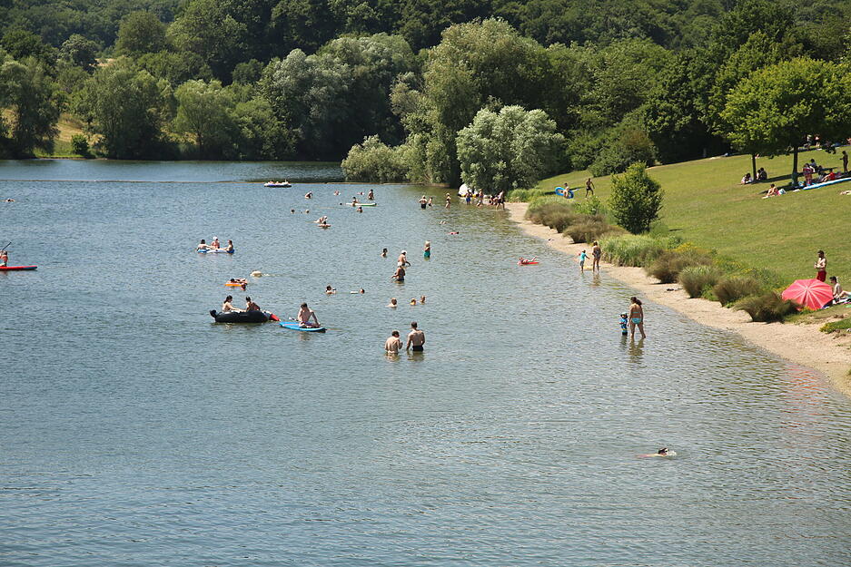 Heiße Temperaturen locken viele Besucher im Landkreis Heilbronn an die Badeseen. So voll war es an den Seen Ehmetsklinge, Elsenz und in Mühlbach. Heiße Temperaturen locken viele Besucher im Landkreis Heilbronn an die Badeseen. So voll war es an den Seen Ehmetsklinge, Elsenz und in Mühlbach.