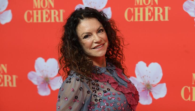 Schauspielerin Christine Neubauer wagt sich ebenfalls aufs Tanzparkett. (Archivbild)