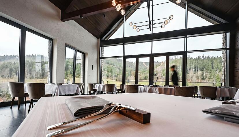 Blick in das neu errichtete Restaurant Schwarzwaldstube des Hotel Traube Tonbach.