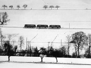 Zusammengestellt von Archiv und Dokumentation der Heilbronner Stimme

Die Schienenbusse auf der Zabergäubahn sind, wie hier im Januar 1976, über Jahrzehnte ein gewohnter Anblick. Nach der Umstellung der Strecke von Schmal- auf Normalspur in den Jahren 1964/1965 lösen sie die alten Dampfzüge ab.