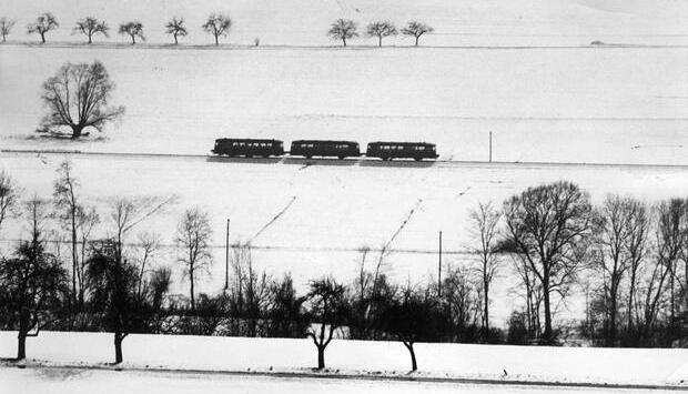 Zusammengestellt von Archiv und Dokumentation der Heilbronner Stimme

Die Schienenbusse auf der Zabergäubahn sind, wie hier im Januar 1976, über Jahrzehnte ein gewohnter Anblick. Nach der Umstellung der Strecke von Schmal- auf Normalspur in den Jahren 1964/1965 lösen sie die alten Dampfzüge ab.
