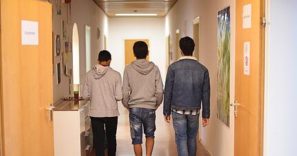 Wenn minderjährige Flüchtlinge in Deutschland ankommen, muss zuerst das jeweilige Jugendamt die Hilfe organisieren.
Foto: Uli Deck, dpa Wenn minderjährige Flüchtlinge in Deutschland ankommen, muss zuerst das jeweilige Jugendamt die Hilfe organisieren.
Foto: Uli Deck, dpa