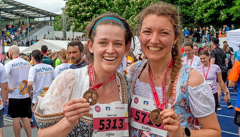 Mit dem Dirndl zum Trollinger-Marathon: Zahlreiche Läuferinnen und Läufer gingen im besonderen Outfit auf die Strecke. Mit dem Dirndl zum Trollinger-Marathon: Zahlreiche Läuferinnen und Läufer gingen im besonderen Outfit auf die Strecke.