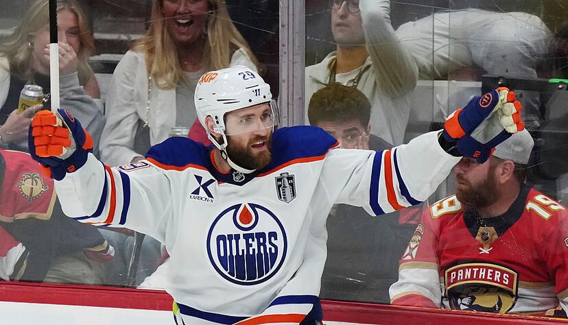 Leon Draisaitl soll noch in der ersten Playoffrunde gegen Anaheim sein Comeback f&uuml;r die Oilers geben (Archivbild).
