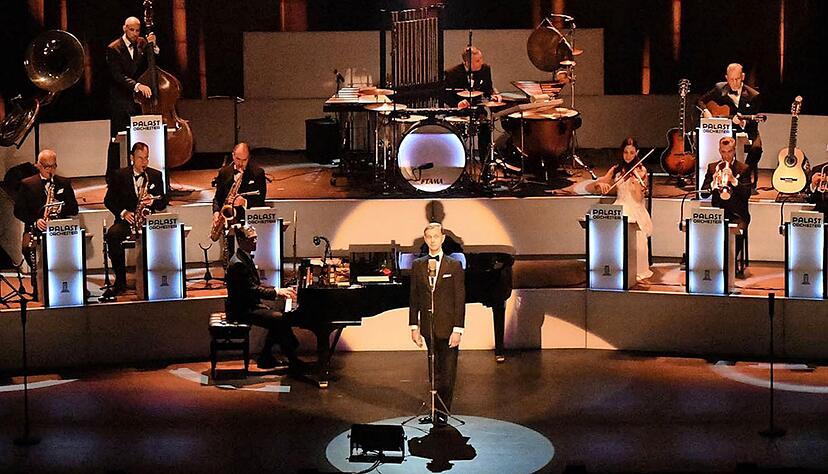 Berlin, Stuttgart, Heilbronn: Im Moment tourt Max Raabe mit heiter-beschwingten Melodien der 20er und 30er Jahre und seinem Palast Orchester quer durch Deutschland.
Foto: Ingo Schneider