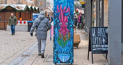 Kunst in der Sülmer City: Statt eines beschmierten Wegweisers will die Stadtinitiative mit einer bemalten Stele ein Zeichen setzen.