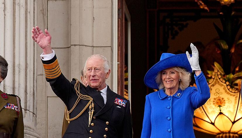 K&ouml;nig Charles und K&ouml;nigin Camilla laden zum Weihnachtsfest. (Archivbild)