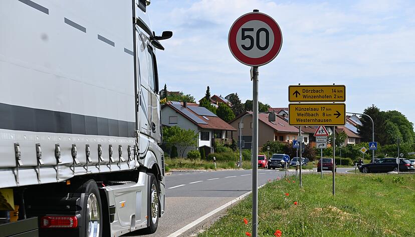 Statt des gewünschten Tempolimits an der Brückenstraße wird in Westernhausen der Fußgängerüberweg auf der Jagsttalstraße gestrichen. Hier soll eine Ampel entstehen.
