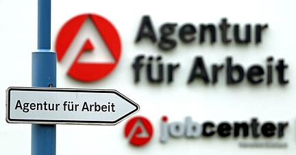 Dank einer weiteren Frühjahrsbelebung sank die Arbeitslosigkeit in Deutschland im April weiter auf 2,309 Millionen Menschen ohne Job. Dank einer weiteren Frühjahrsbelebung sank die Arbeitslosigkeit in Deutschland im April weiter auf 2,309 Millionen Menschen ohne Job.