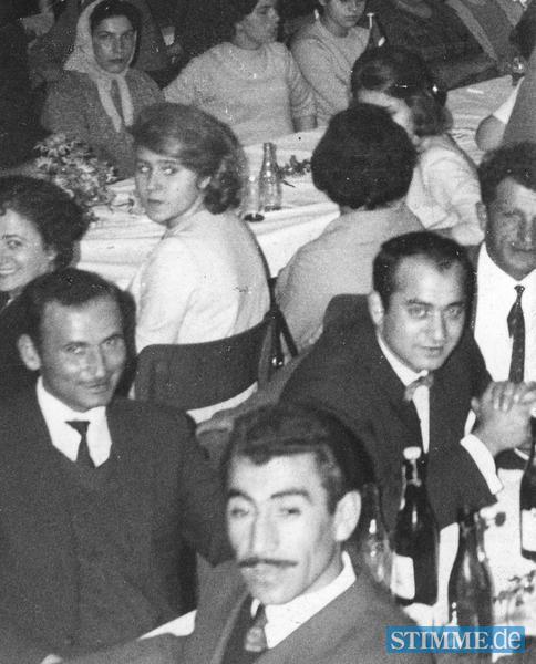 1963: Über 500 türkische Gastarbeiter aus Stadt-und Landkreis treffen sich auf Einladung der Diakonie im Heilbronner Haus des Handwerks.