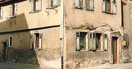 In der Schozacher Straße 2 war die Metzgerei von Isak Manasse. 1938 wurde sie zwangsgeschlossen. Das Haus stand bis 1988.
Fotos: privat In der Schozacher Straße 2 war die Metzgerei von Isak Manasse. 1938 wurde sie zwangsgeschlossen. Das Haus stand bis 1988.
Fotos: privat
