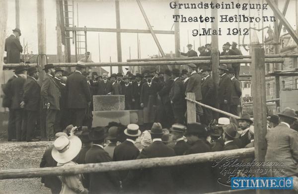Zusammengestellt von Archiv und Dokumentation der Heilbronner Stimme

Feierlich legt Oberbürgermeister Paul Göbel am 9. Mai 1912 den Grundstein für das erste Stadttheater in Heilbronn.