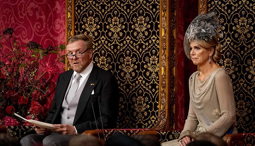 König Willem-Alexander verliest mit Königin Maxima an seiner Seite die Thronrede. König Willem-Alexander verliest mit Königin Maxima an seiner Seite die Thronrede.
