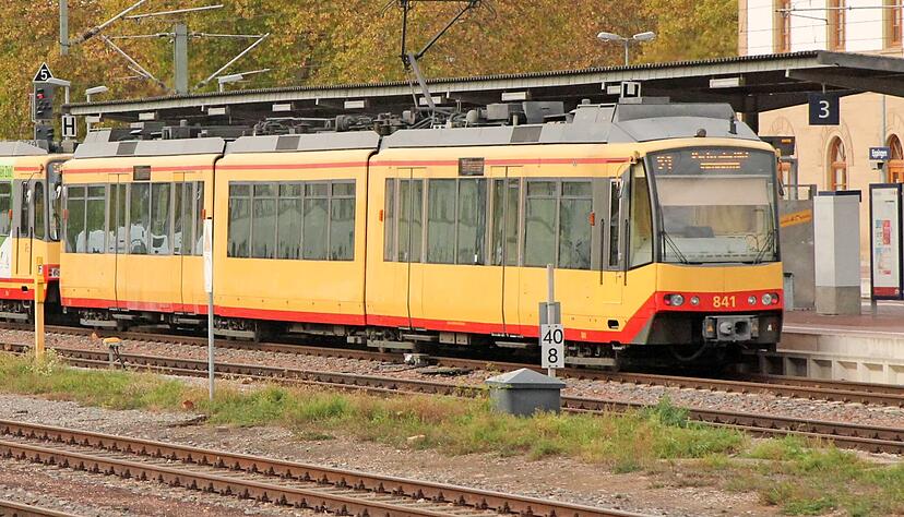 Stadtbahn am Bahnhof Eppingen: Der Gemeinderat der Kraichgaustadt beteiligt sich am Streckenausbau. Foto: Archiv/Boxheimer